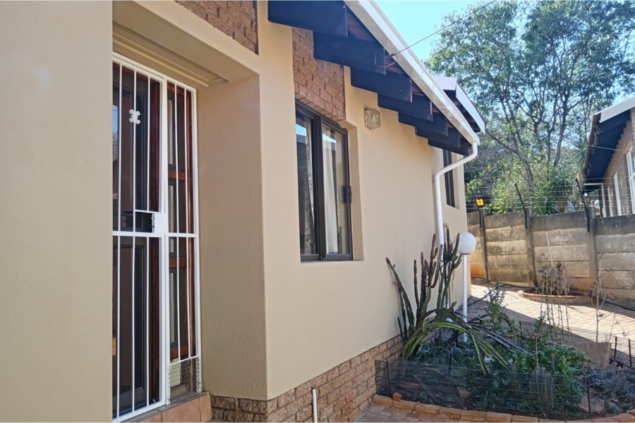 3 Bedroom Property for Sale in Safari Gardens North West